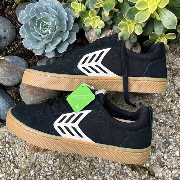 Cariuma Catiba Pro Low Black Gum Ivory Shoes - Picture 15 of 16